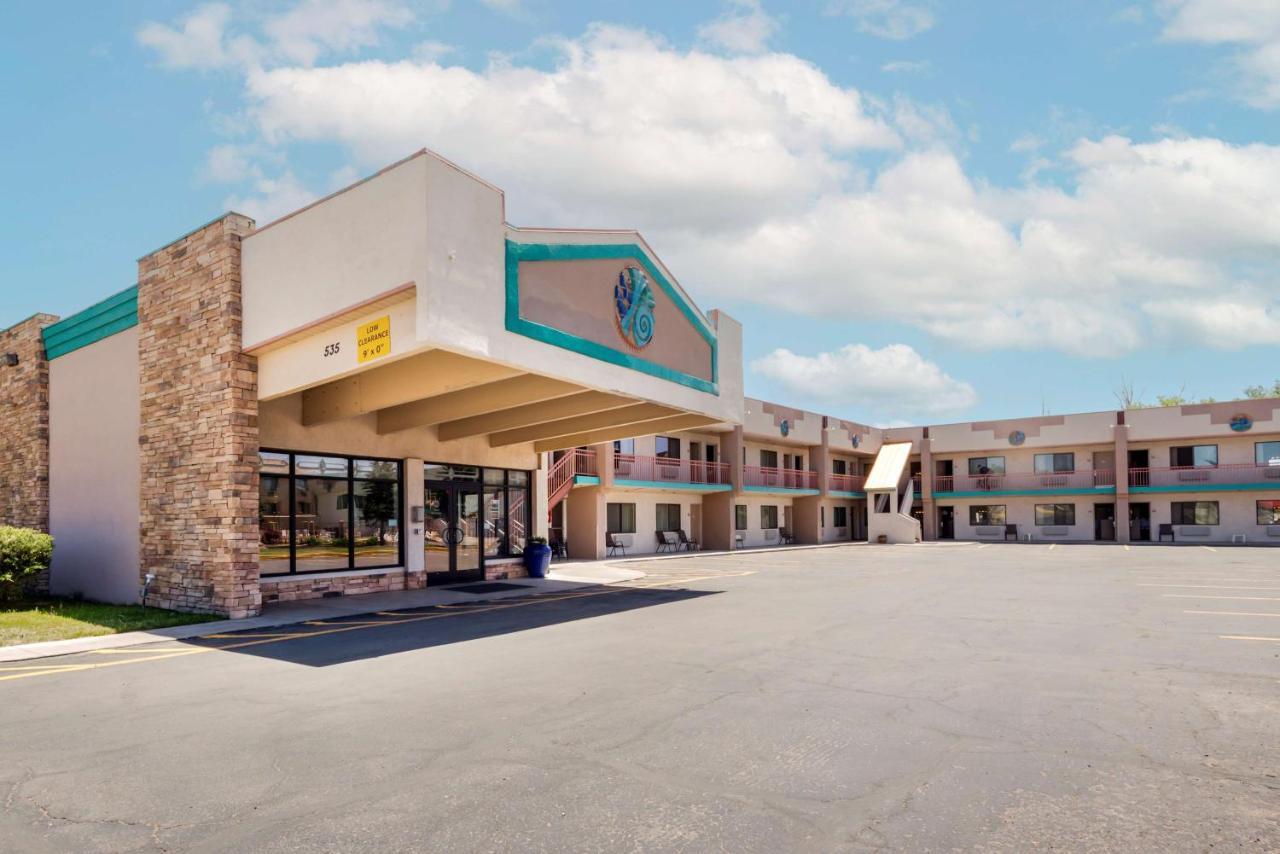 Best Western Turquoise Inn & Suites Кортес Экстерьер фото