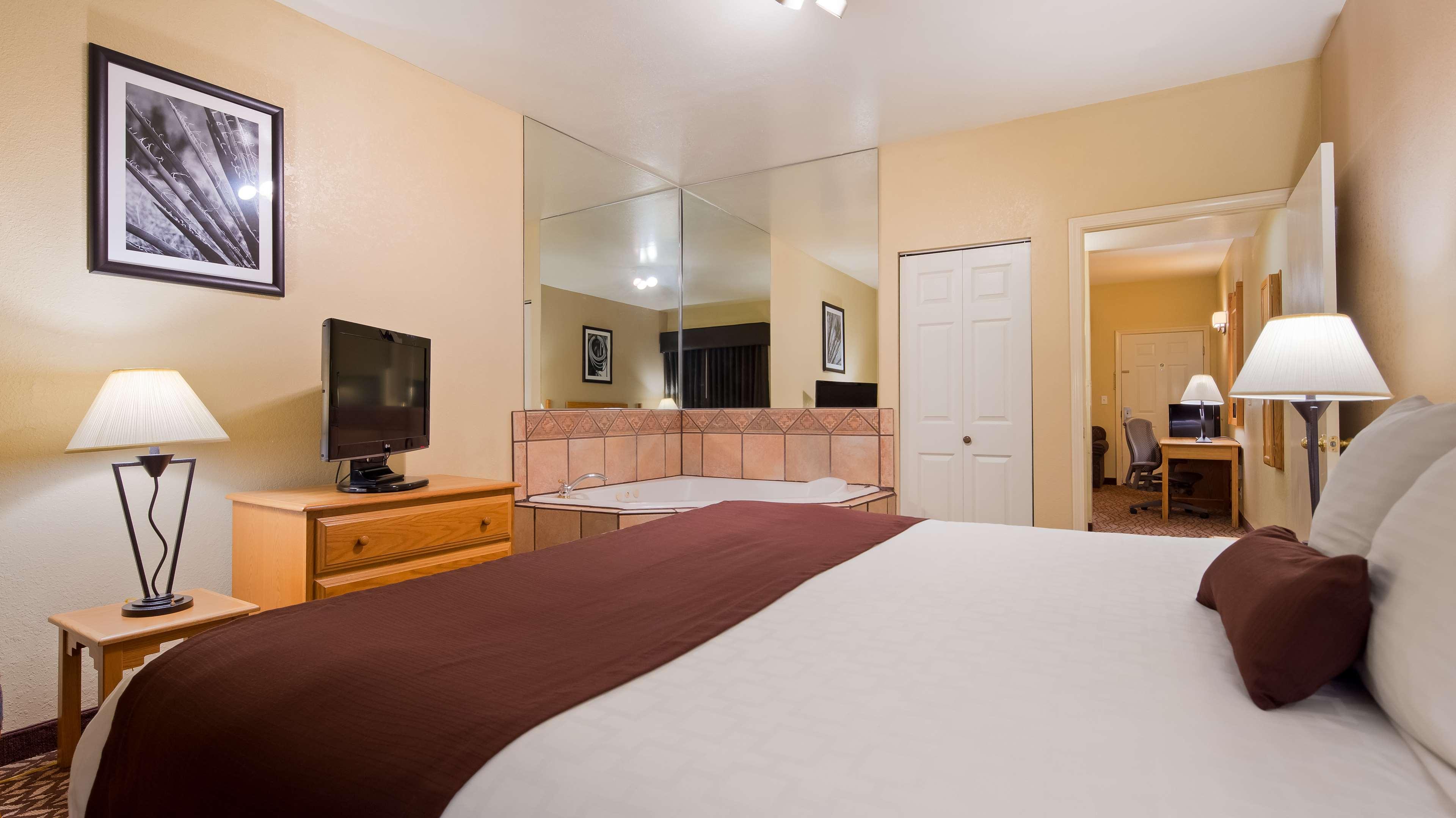 Best Western Turquoise Inn & Suites Кортес Экстерьер фото
