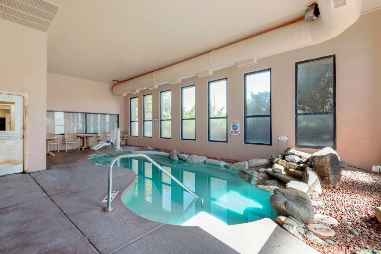 Best Western Turquoise Inn & Suites Кортес Экстерьер фото