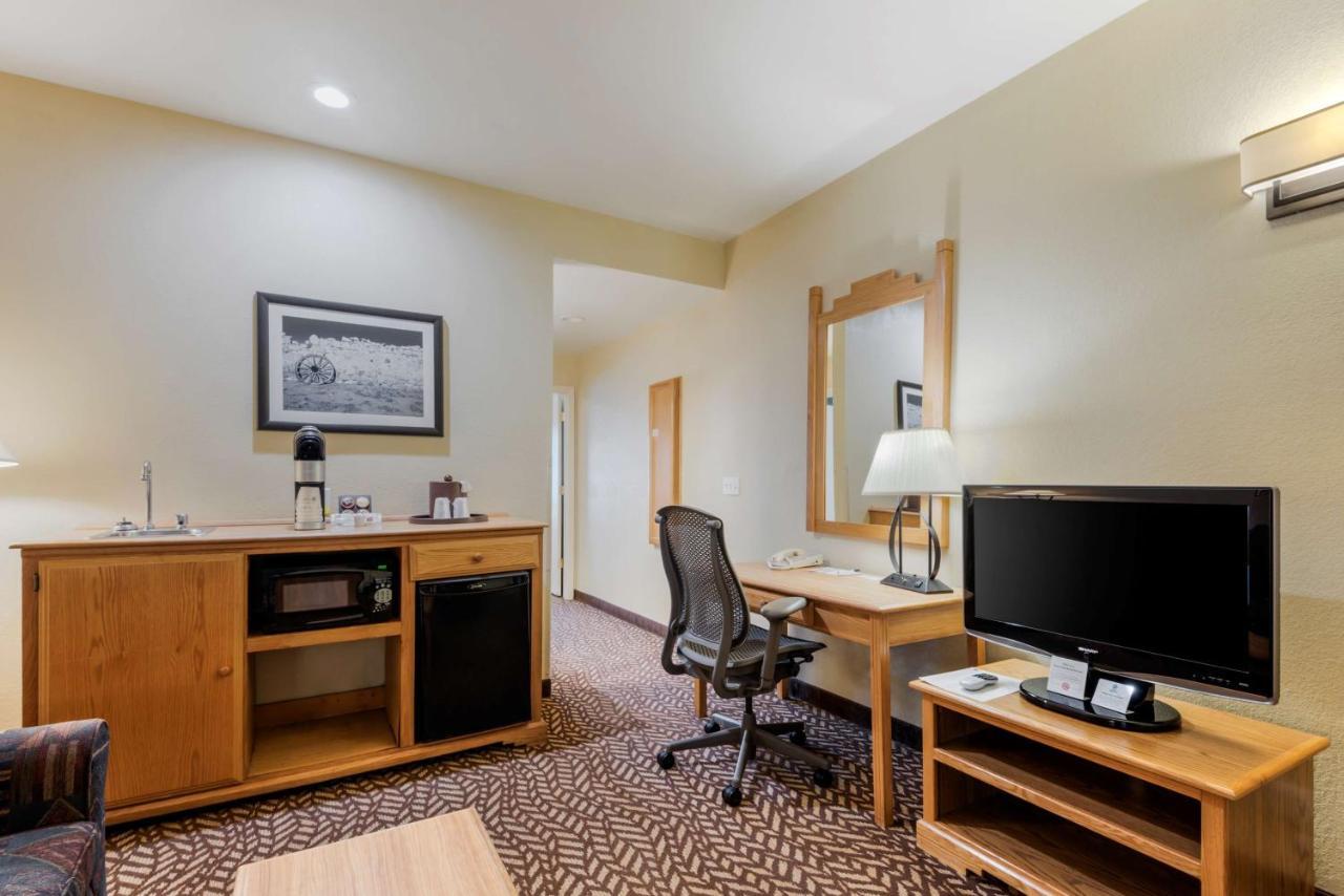 Best Western Turquoise Inn & Suites Кортес Экстерьер фото