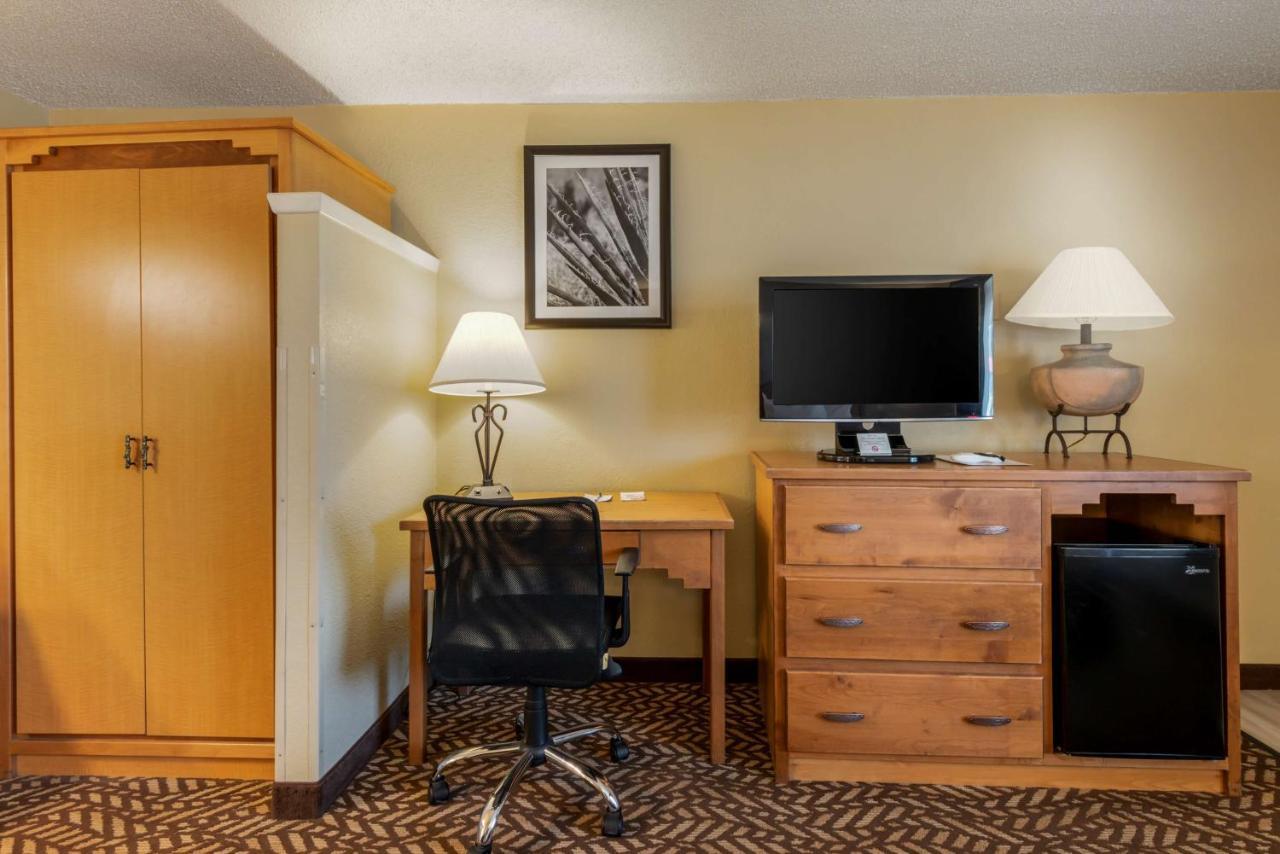 Best Western Turquoise Inn & Suites Кортес Экстерьер фото